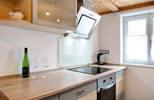 Espasingen Apartment | Apartment 'Schönfeld' with Private Terrace and Wi-Fi