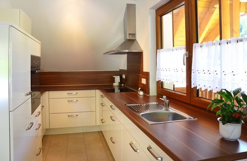 Lahr Apartment | Apartment 'Schwalbennest' with private terrace, shared garden and Wi-Fi