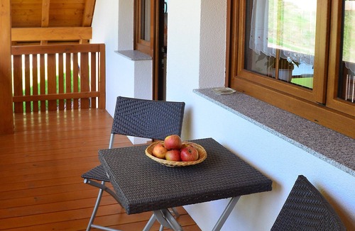Lahr Apartment | Apartment 'Schwalbennest' with private terrace, shared garden and Wi-Fi