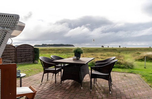 Gross Zicker Apartment | Apartment 'Seeadler' with Sea View and Wi-Fi