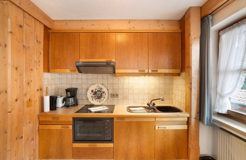 Mittenwald Apartment | Apartment 'Silberdistel Nr 3' with Mountain View, Shared Garden and Wi-Fi