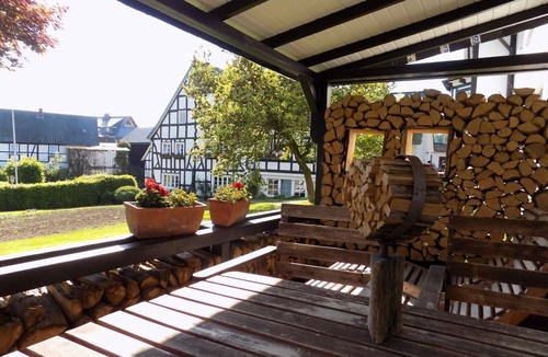 Wildewiese Apartment | Apartment 'Sonnenblume' with Private Terrace, Shared Garden and Wi-Fi