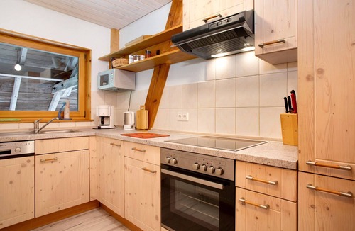 Burgweiler Apartment | Apartment 'Storchennest' with Shared Garden, Balcony and Wi-Fi