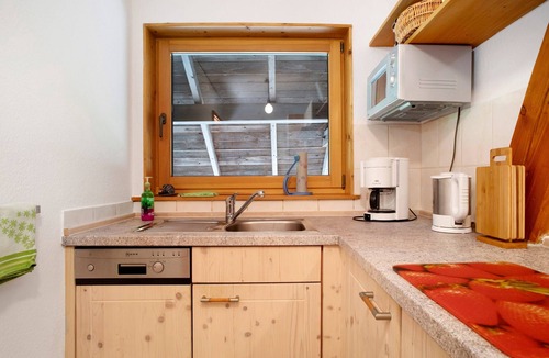 Burgweiler Apartment | Apartment 'Storchennest' with Shared Garden, Balcony and Wi-Fi