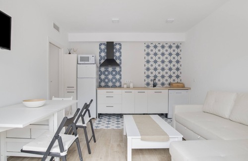 Brena y Marismas de Barbate Natural Park Apartment | Apartment 'Suite 3 In Natural Park' with Shared Pool, Wi-Fi and Air Conditioning