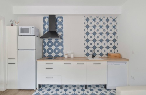 Brena y Marismas de Barbate Natural Park Apartment | Apartment 'Suite 3 In Natural Park' with Shared Pool, Wi-Fi and Air Conditioning
