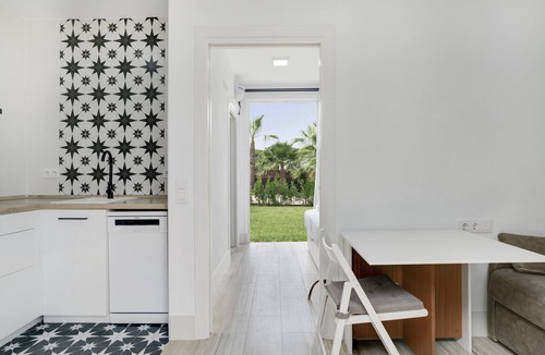 Brena y Marismas de Barbate Natural Park Apartment | Apartment 'Suite 7 In Natural Park' with Shared Pool, Wi-Fi and Air Conditioning