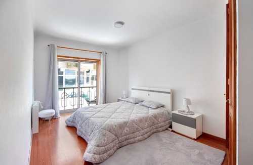 Ilhavo Apartment | Apartment 'T2 Near the Beach' with Shared Terrace and Wi-Fi