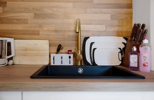 Gmain Apartment | Apartment 'Unten' with Mountain View, Private Terrace and Wi-Fi