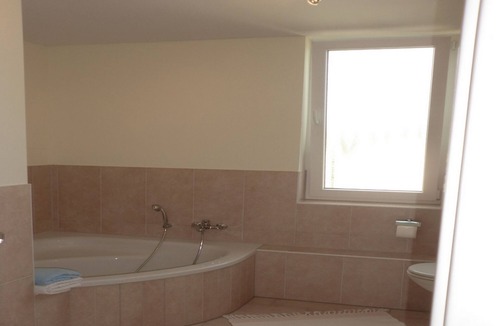 Wittenbeck Apartment | Apartment "Villa Im Grünen" with Private Terrace & Wi-Fi