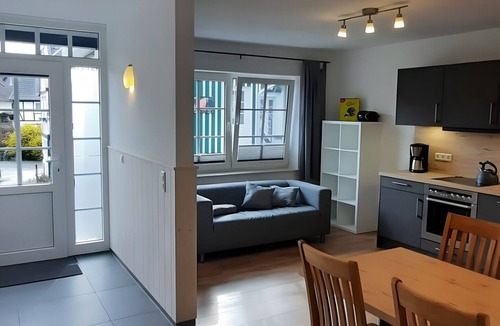 Wildewiese Apartment | Apartment 'Weinlaube' with Private Terrace, Shared Garden and Wi-Fi