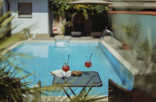 Auggen Apartment | Apartment 'Weißburgunder' with Shared Pool, Garden, and Wi-Fi