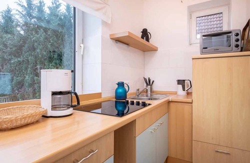 Alt-Travemunde/Ronnau Apartment | Apartment 'Welle' with Private Garden, Balcony and Wi-Fi