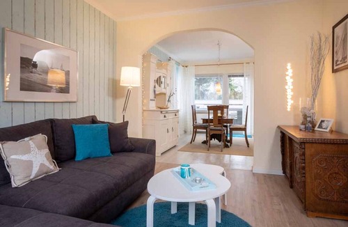 Alt-Travemunde/Ronnau Apartment | Apartment 'Welle' with Private Garden, Balcony and Wi-Fi