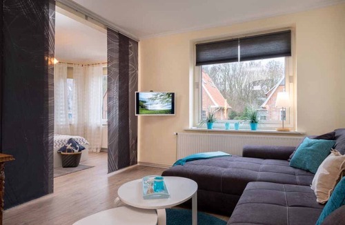 Alt-Travemunde/Ronnau Apartment | Apartment 'Welle' with Private Garden, Balcony and Wi-Fi
