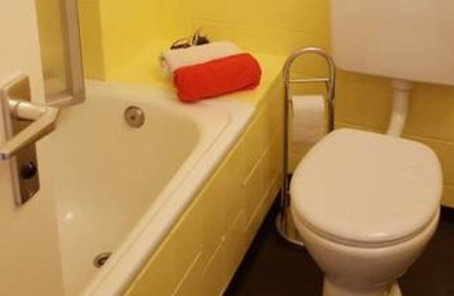 Lengfeld Apartment | Apartment with balcony in Würzburg, brand new, near university, 4 km to the center