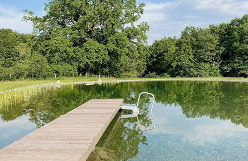 Vellahn Apartment | Apartment with swimming pond in Mecklenburg