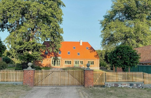 Vellahn Apartment | Apartment with swimming pond in Mecklenburg
