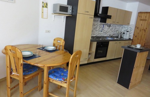 Grossheubach Apartment | Apartment with outdoor seating under the vines | 3 * stars