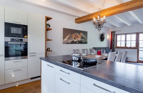 Schonbach Apartment | Apartment with Sauna and Ski In Out
