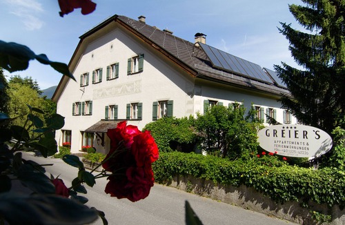 Telfes im Stubai Apartment | Apartment with terrace & SWIMMING POOL, pets allowed, mountain railways for free