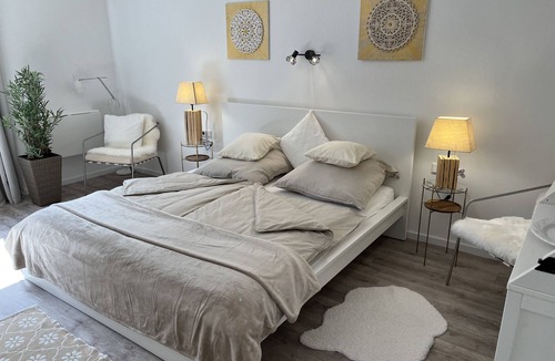 Zirndorf Apartment | Apartment 'Wohnerlebnis Nürnberg Fürth Messe' with Terrace, Shared Garden and Wi-Fi