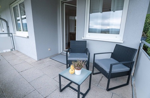 Kadelburg Apartment | Apartment 'Wohnung Im Rheintal' with Balcony and Wi-Fi