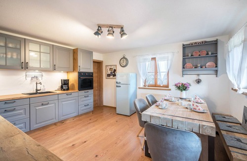 Gaißach Apartment | Apartment 'Wohnung Sunntratn ' with Mountain View, Balcony and Wi-Fi