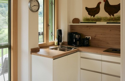 Schonderfeld Apartment | Apartment 'Zauberhaftes Franken Erleben' with Mountain View, Private Terrace and Wi-Fi