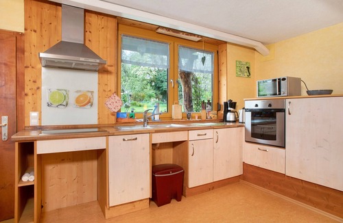 Waldbeuren Apartment | Apartment 'Zur Igelwiese' with Private Terrace, Shared Garden and Wi-Fi