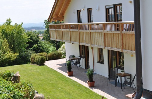 Dietmannsried Apartment | Apartment 'Zugspitze' with Mountain View, Shared Terrace and Wi-Fi