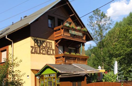 Bad Schandau Apartment | Apartmenthaus Zaukeneck mit Carports