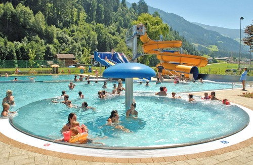 Stumm Apartment | "Apartmenthaus Zentral 8er App" near the Ski Area with Mountain View, Wi-Fi & Balcony