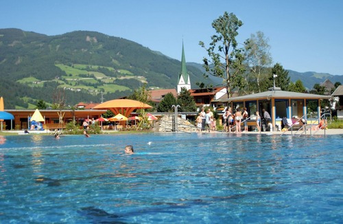 Stumm Apartment | "Apartmenthaus Zentral 8er App" near the Ski Area with Mountain View, Wi-Fi & Balcony