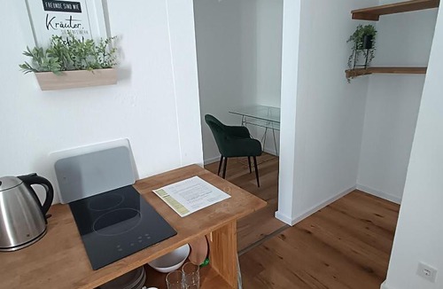 Kahl House | Apartments & möblierte Zimmer in Kahl am Main, kontaktloser Self Check-in, W-Lan, Schreibtisch, Duschbad, Küchenzeile, PKW-Plätze