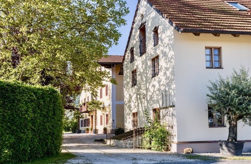 Breitbrunn a. Chiemsee Apartment | Appartement Getreidekasten im 1. Obergeschoss mit einem Schlafzimmer mit Dusche/WC