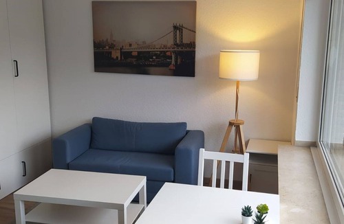 Dahl Apartment | Appartement mit Balkon 1.og Mitte - Frisch Renovierte Appartements