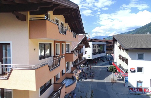 Mayrhofen Apartment | "Appartements Windschnur - Enzian 1" close to the Penken&Ahorn ski areas with WLAN & balcony.