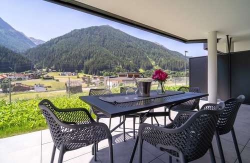 Pettneu am Arlberg Apartment | Appartment with terrace near St. Anton am Arlberg