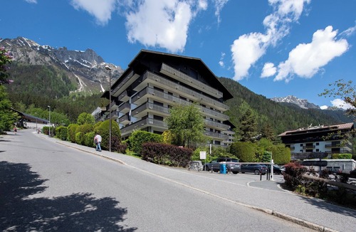 Chamonix City Centre Apartment | Apt du Brevent ski in/out Garden & Terrace, Chamonix, France