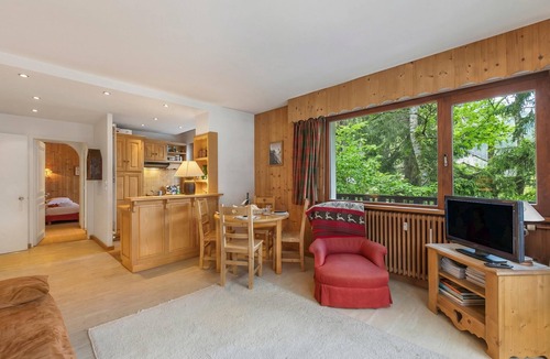 Chamonix City Centre Apartment | Apt Du Plan Praz-Brévent 4-min to lift, parking & balcony, Chamonix, France