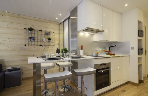 Chamonix City Centre Apartment | Apt Le Concordia 4 Chic 2BR in Chamonix Centre | Ski, Chamonix, France