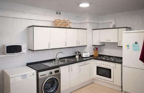 Biescas Apartment | Apto Espert l PISCINA l Cine l Garaje l BBQ l Wifi