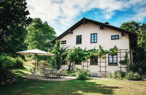 Langenaltheim House | ARCHAEOPTERYX House - unique in the nature park