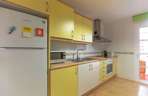 Costa de Antigua House | Ares Home: relax by the golf course with garden, BBQ, pool & Wi-Fi