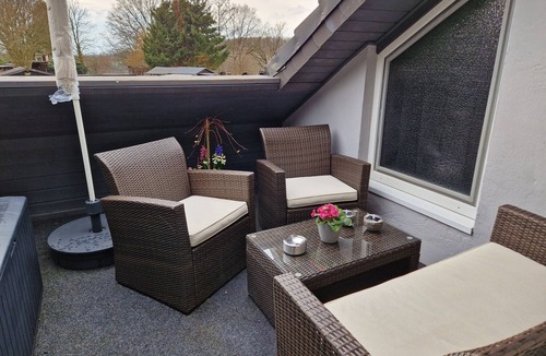 Moehnesee Apartment | Arnsberger Wald Holiday Apartment with Balcony and Wi-Fi