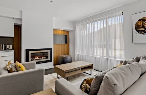 Arthur's Point Apartment | Aroha Apartment at the base of Coronet Peak