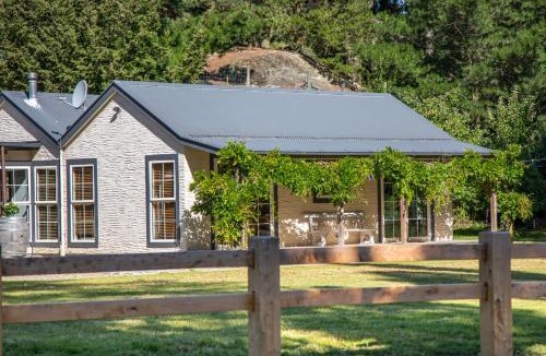 Arrow Junction House | Arrow Junction Cottage