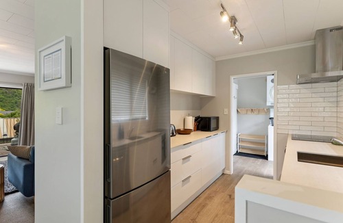 Arrowtown House | Arrowtown Charm is a cosy retreat blending rustic character and modern comfort in the heart of town.