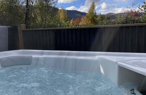 Lake Hayes House | Arrowtown Cottage® - Mountain views, quality chattels